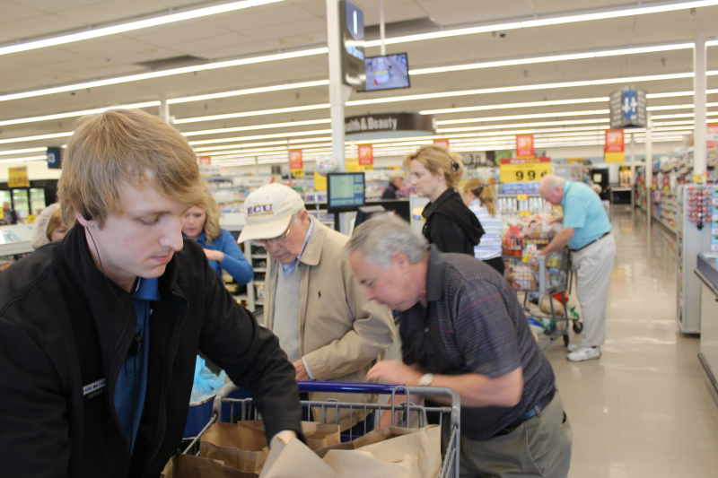 Christmas Fund Volunteers Purchase Groceries - 12/19/18